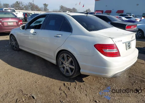 2013 Mercedes-Benz C 350 Sport z USA, uszkodzony, nr VIN WDDGF5HB0DA774982